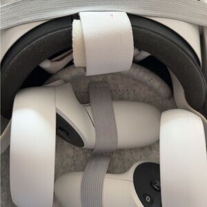 Oculus White VR Headset with White Controllers and Gray Straps